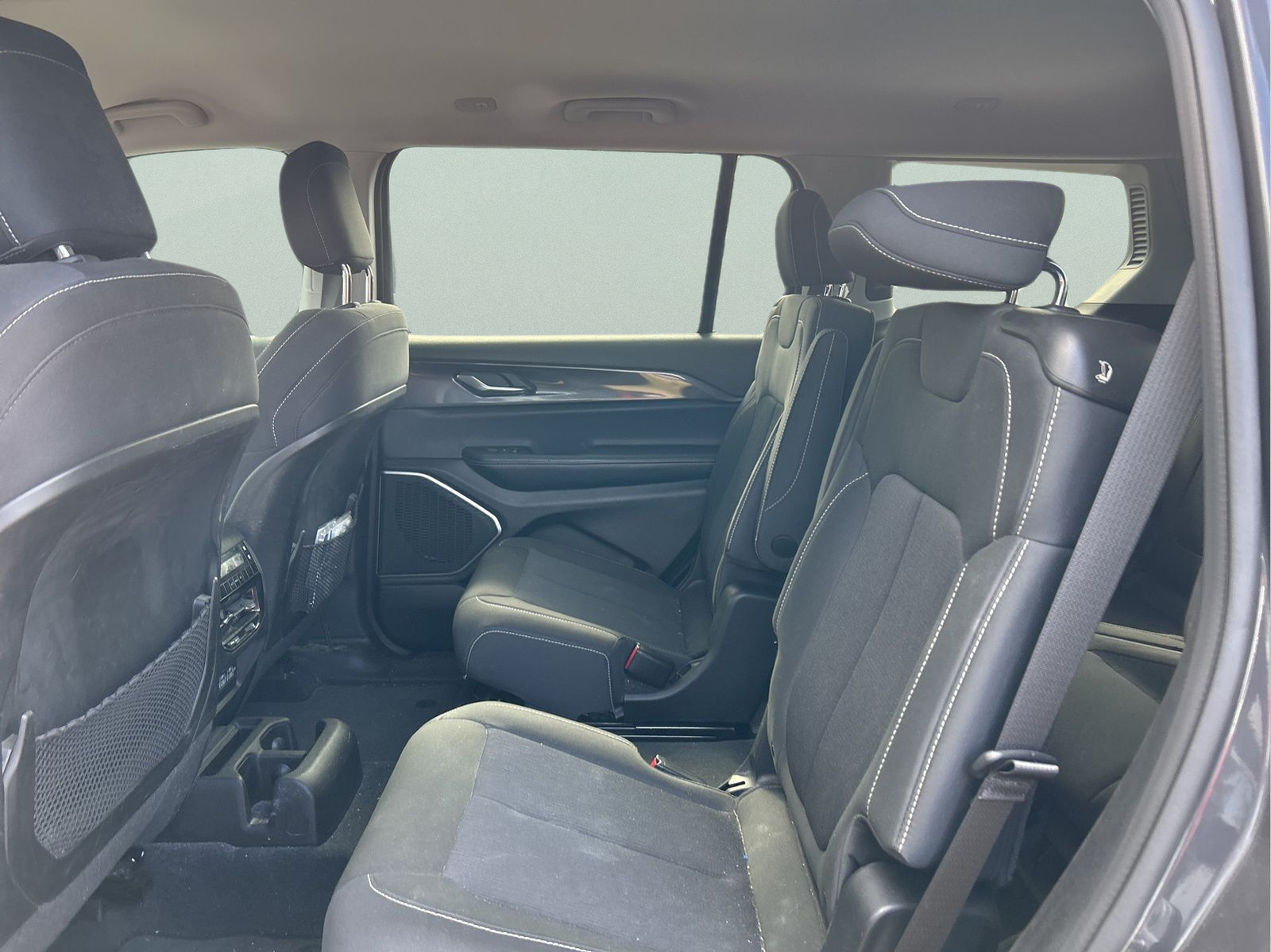 2022 Jeep Grand Cherokee L Laredo