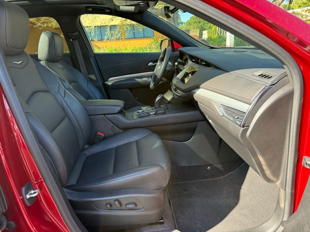 2023 Cadillac XT4 Premium Luxury