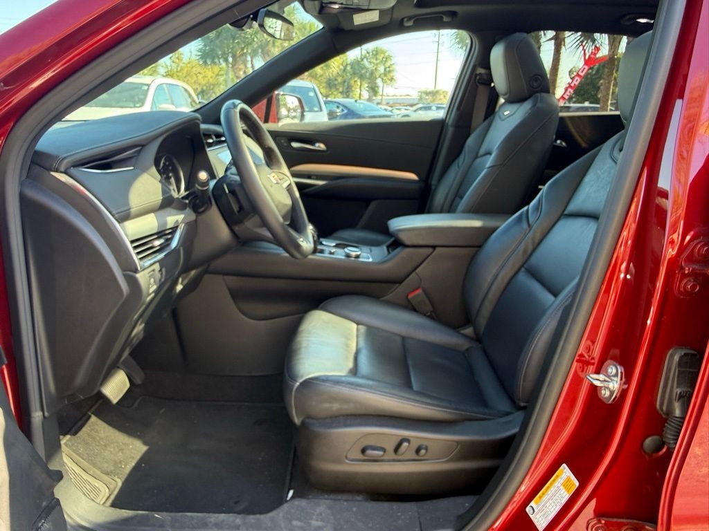 2023 Cadillac XT4 Premium Luxury