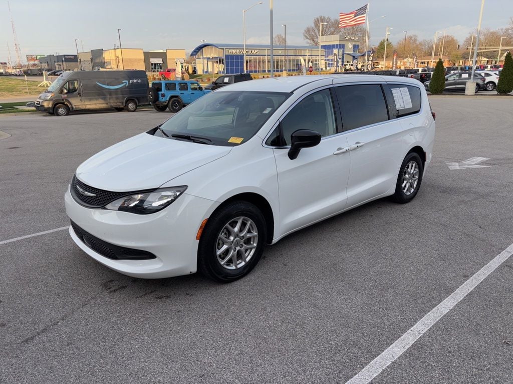 2024 Chrysler Voyager LX