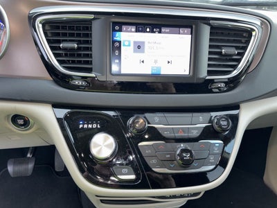 2024 Chrysler Voyager LX