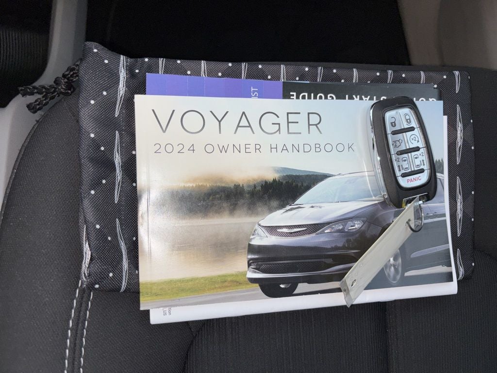 2024 Chrysler Voyager LX