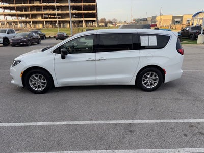 2024 Chrysler Voyager LX