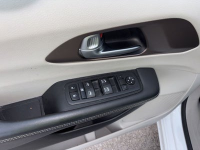 2024 Chrysler Voyager LX