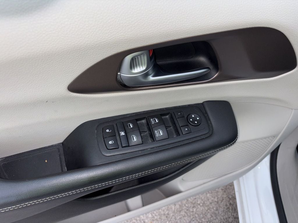 2024 Chrysler Voyager LX