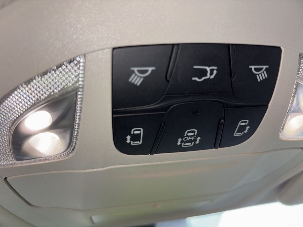 2024 Chrysler Voyager LX