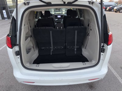 2024 Chrysler Voyager LX