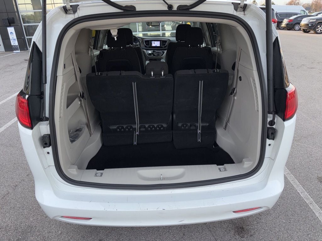 2024 Chrysler Voyager LX