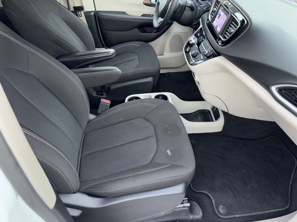 2024 Chrysler Voyager LX