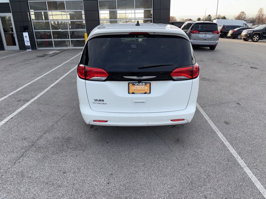 2024 Chrysler Voyager LX