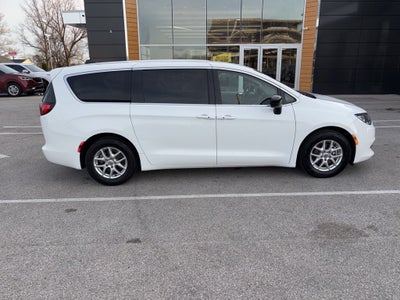 2024 Chrysler Voyager LX