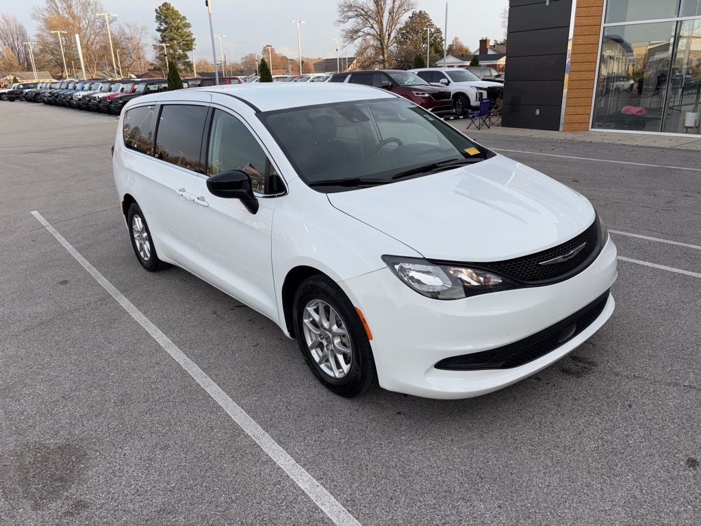 2024 Chrysler Voyager LX