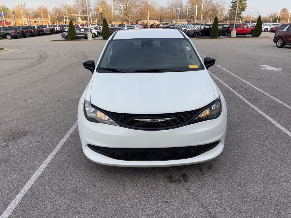 2024 Chrysler Voyager LX