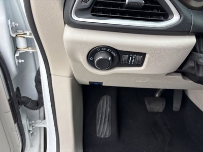 2023 Chrysler Voyager LX CPO