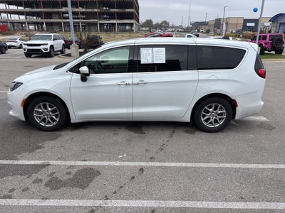 2023 Chrysler Voyager LX CPO