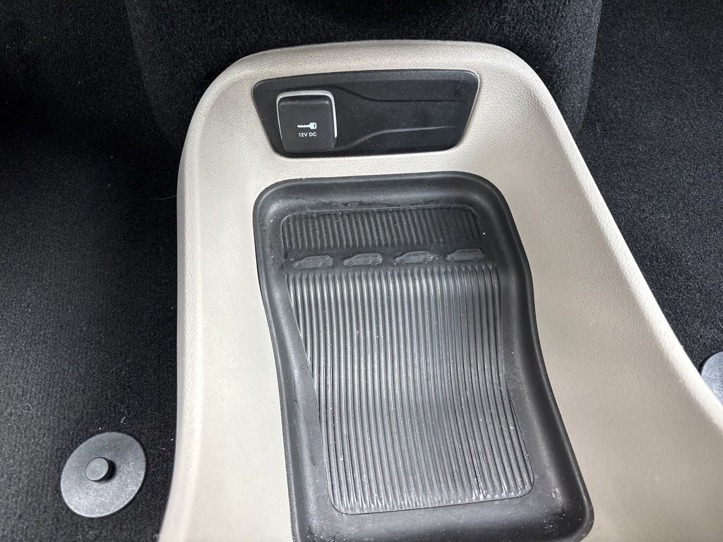 2023 Chrysler Voyager LX CPO