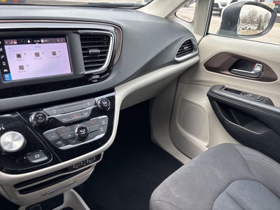 2023 Chrysler Voyager LX CPO