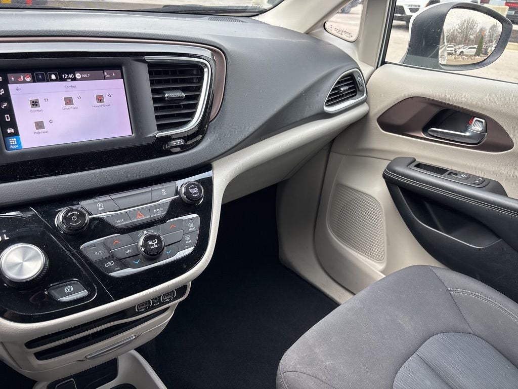 2023 Chrysler Voyager LX CPO