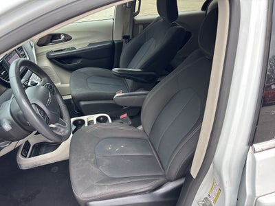 2023 Chrysler Voyager LX CPO