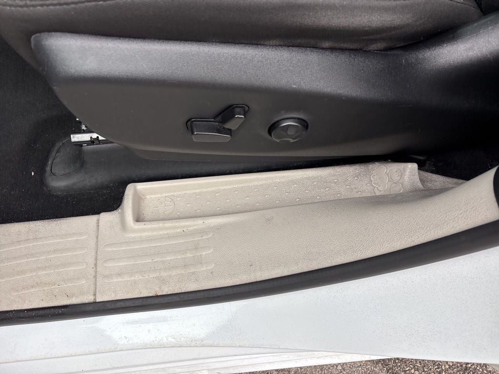 2023 Chrysler Voyager LX CPO