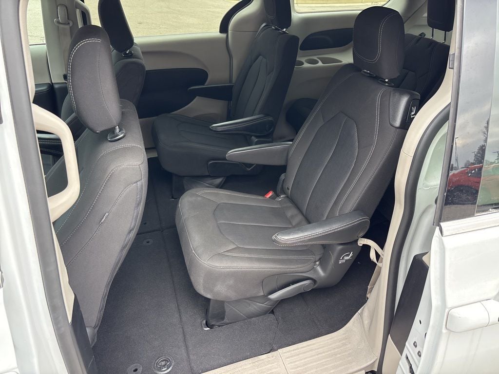 2023 Chrysler Voyager LX CPO