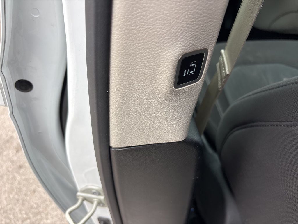 2023 Chrysler Voyager LX CPO