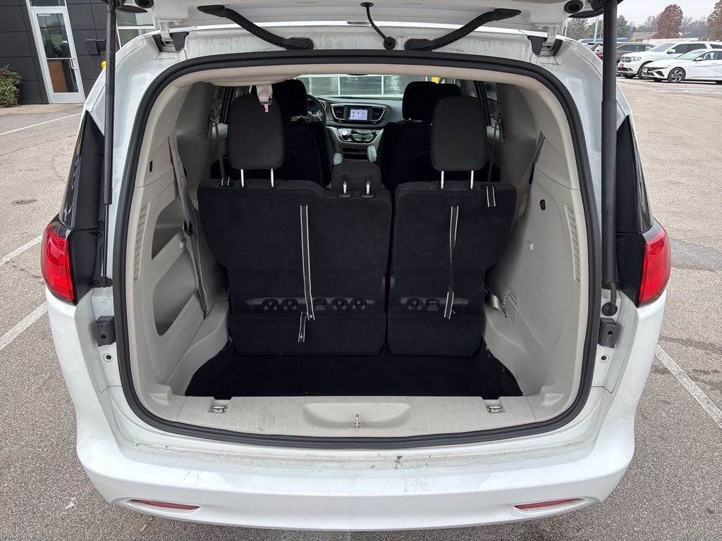 2023 Chrysler Voyager LX CPO