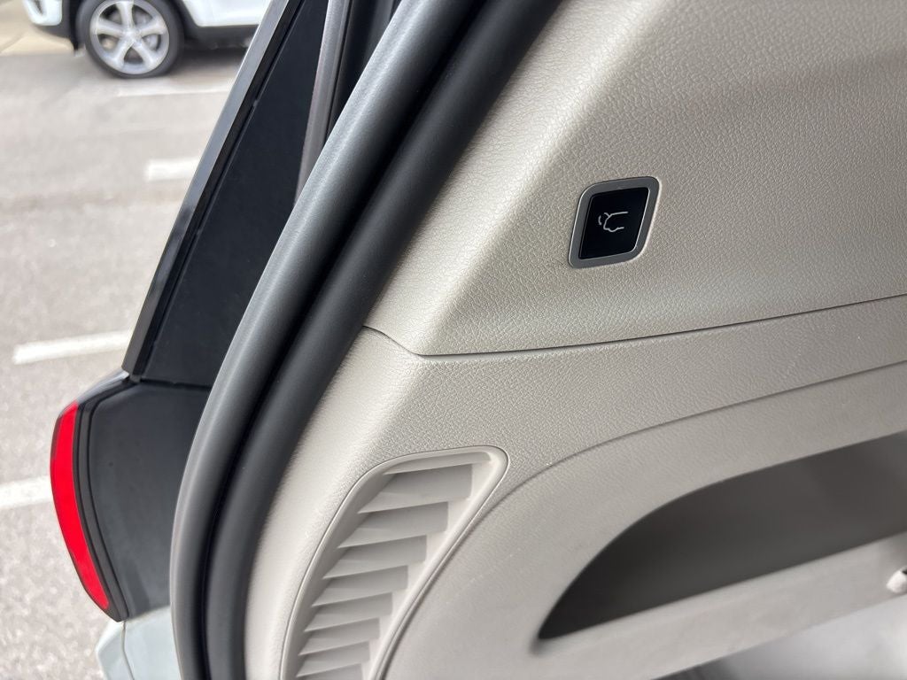 2023 Chrysler Voyager LX CPO