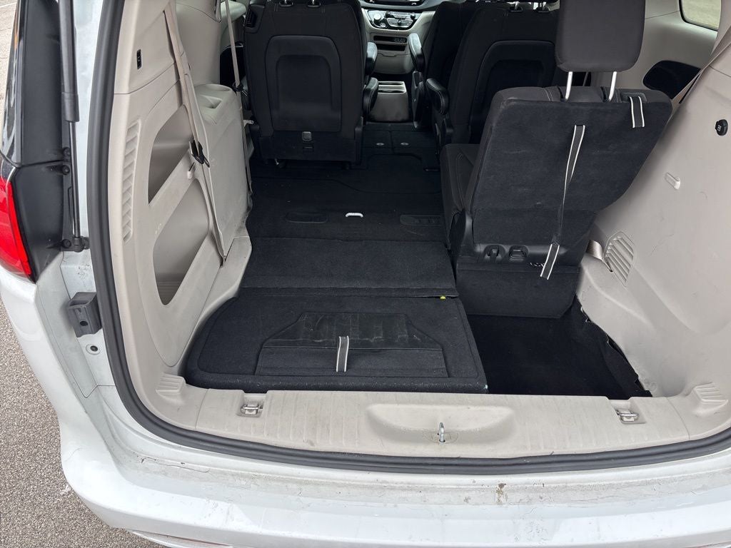 2023 Chrysler Voyager LX CPO