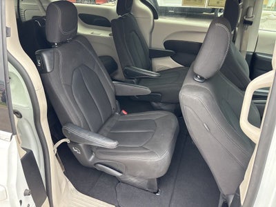 2023 Chrysler Voyager LX CPO