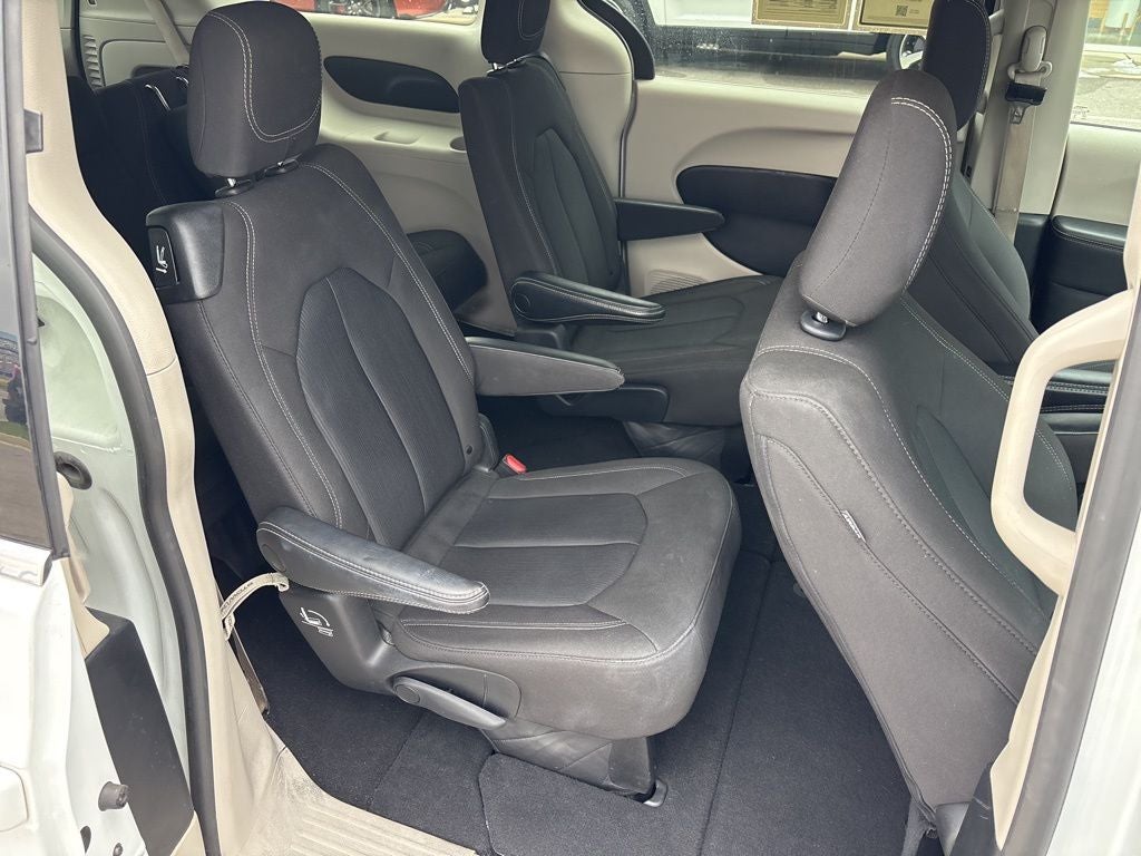 2023 Chrysler Voyager LX CPO