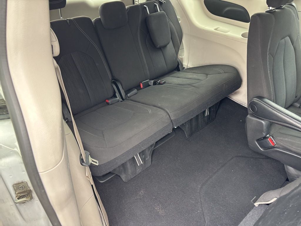 2023 Chrysler Voyager LX CPO