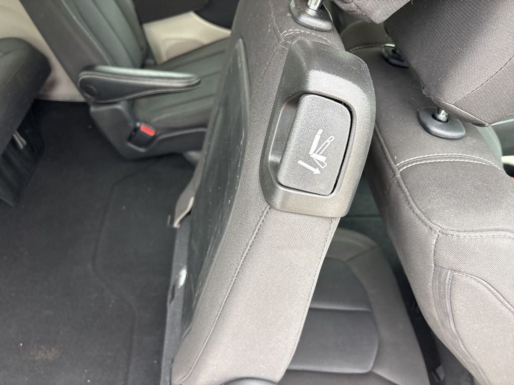 2023 Chrysler Voyager LX CPO