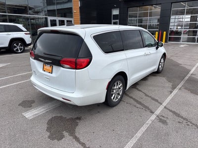 2023 Chrysler Voyager LX CPO