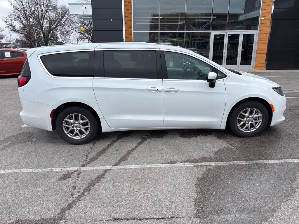 2023 Chrysler Voyager LX CPO
