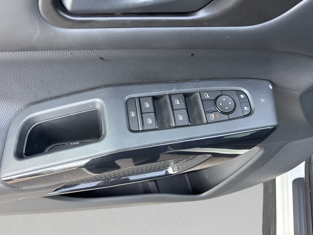 2024 Nissan Pathfinder S CPO