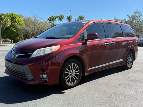 2018 Toyota Sienna XLE