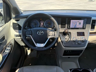 2018 Toyota Sienna XLE