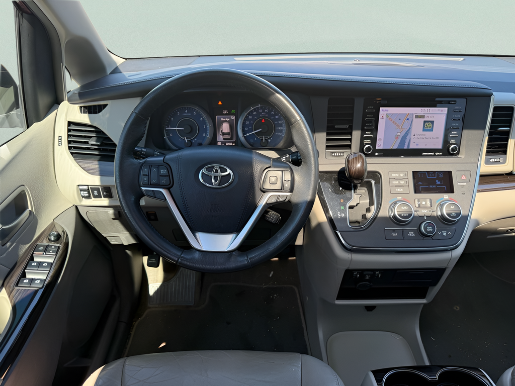 2018 Toyota Sienna L 7 Passenger