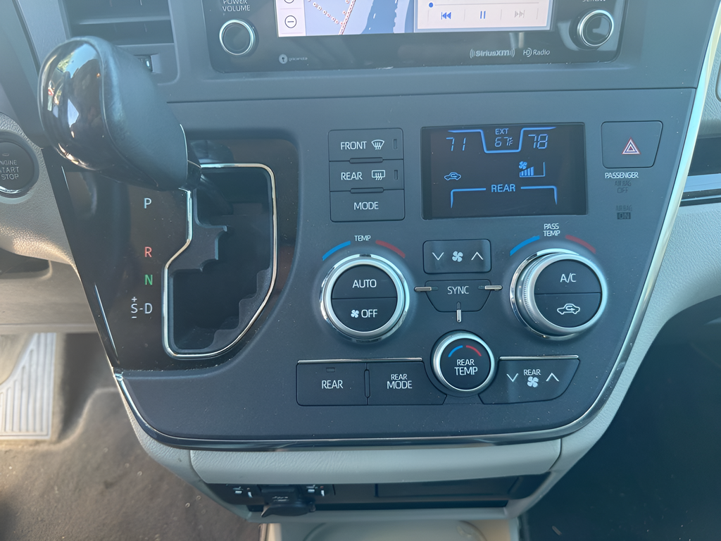 2018 Toyota Sienna L 7 Passenger