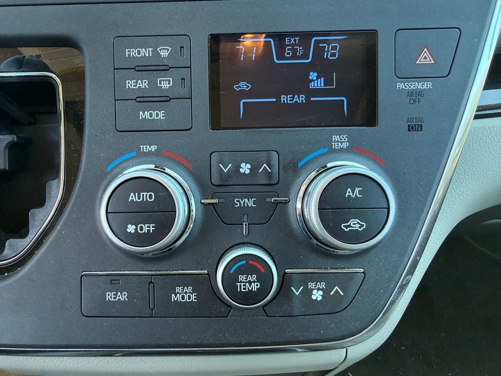 2018 Toyota Sienna XLE