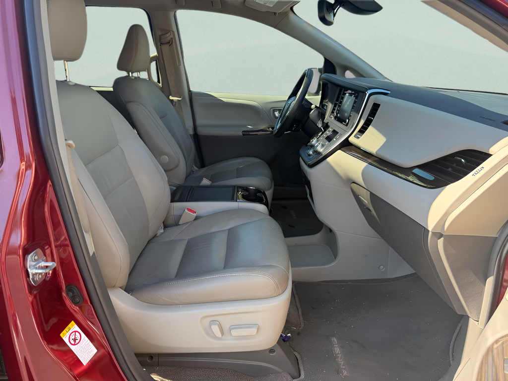 2018 Toyota Sienna L 7 Passenger