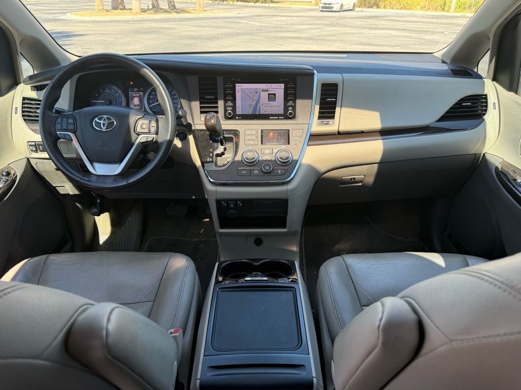 2018 Toyota Sienna XLE