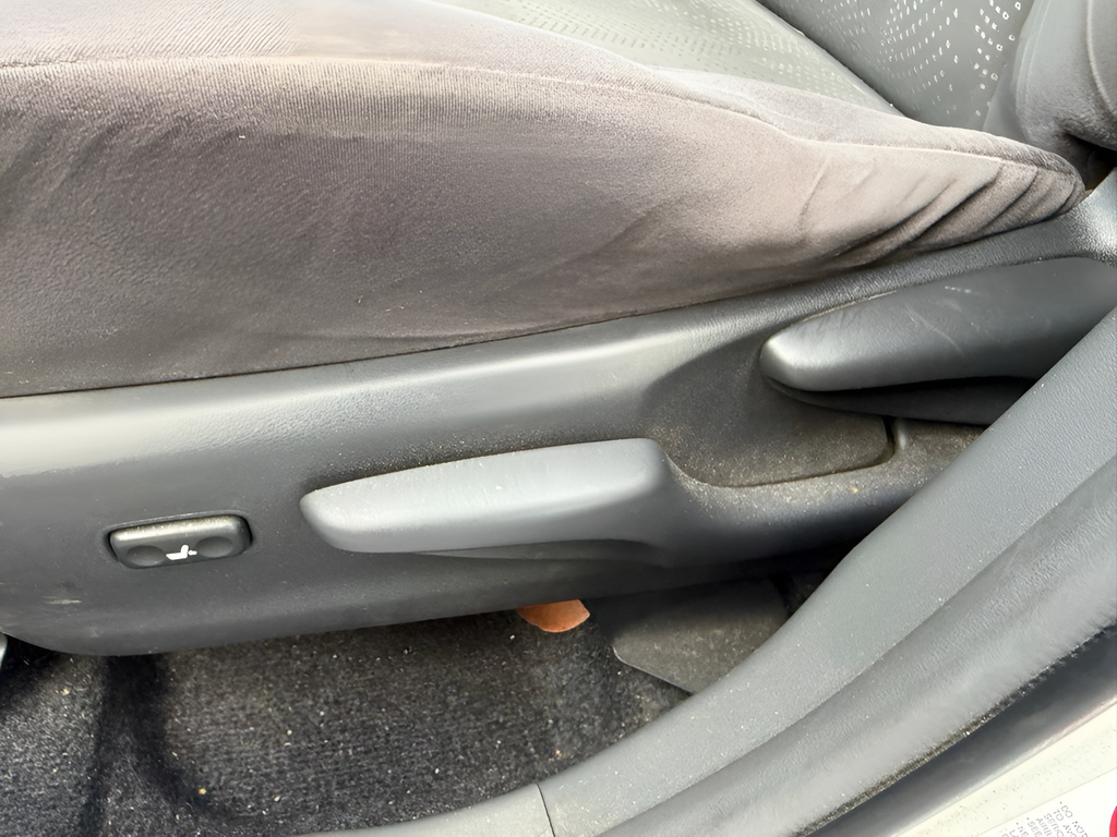 2013 Toyota Prius v Base