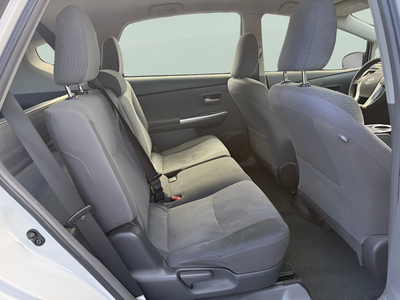 2013 Toyota Prius v Base