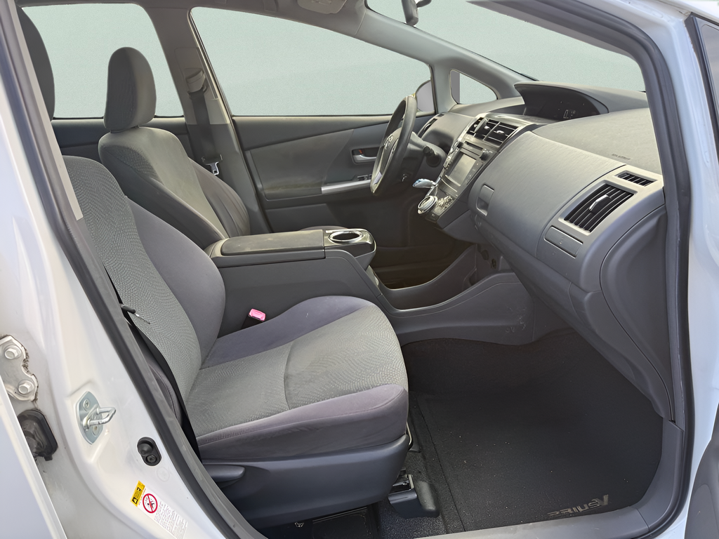 2013 Toyota Prius v Base