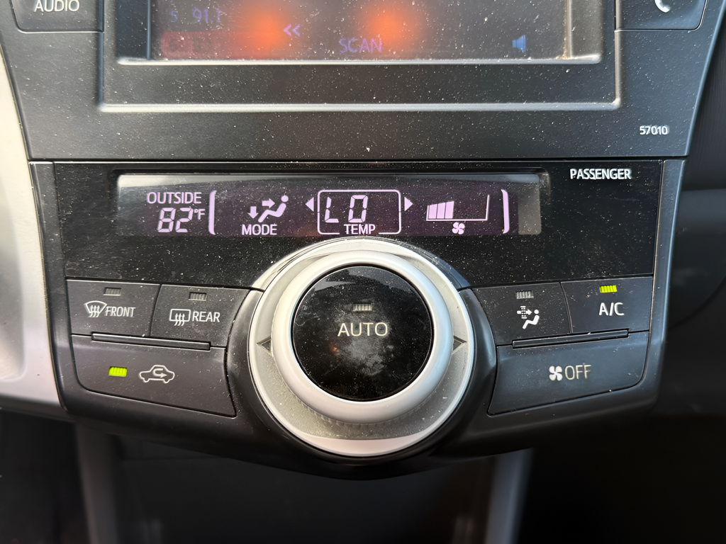 2013 Toyota Prius v Base