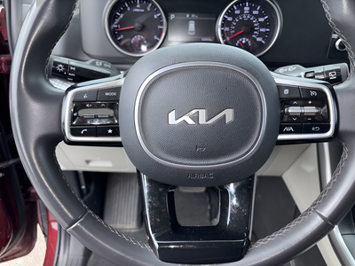 2024 Kia Carnival LX