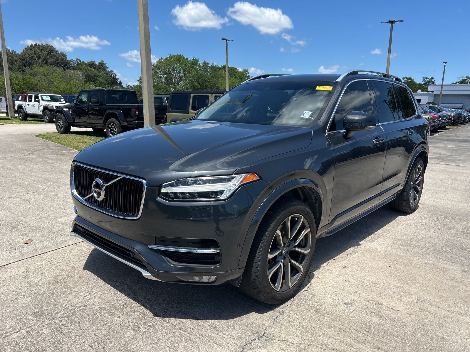 2017 Volvo XC90 T6 Momentum