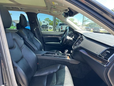2017 Volvo XC90 T6 Momentum